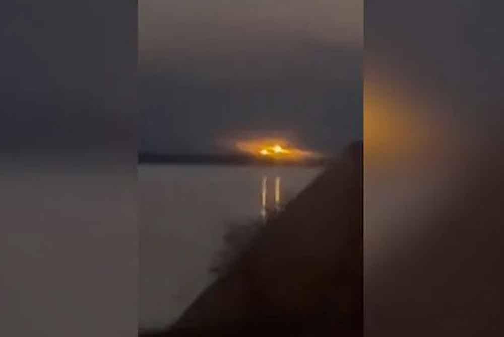 Rakaman penampakan UFO itu menerima pelbagai respons pengguna media sosial. Foto Agensi