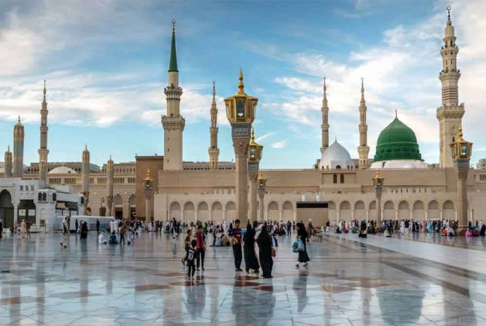 Madinah menarik jutaan umat Islam setiap tahun walaupun ibadah umrah dan haji dilaksanakan di Kota Makkah.