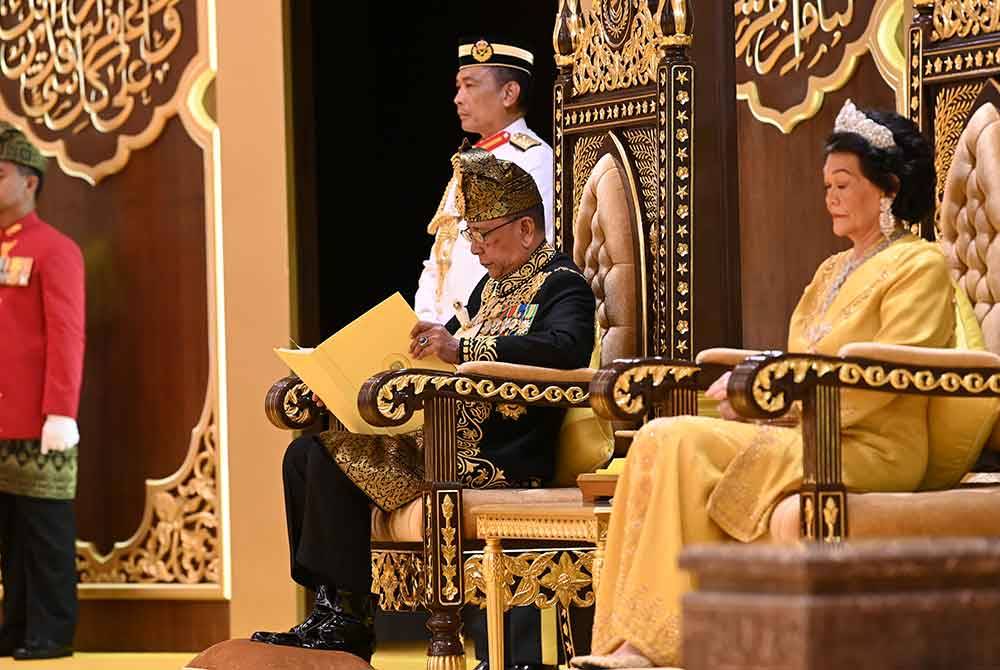 Sultan Sallehuddin bertitah pada Istiadat Pengurniaan Darjah dan Bintang Kebesaran sempena Sambutan Hari Ulang Tahun Keputeraan baginda ke-82 di Istana Anak Bukit pada Ahad. Foto Pejabat SUK Kedah