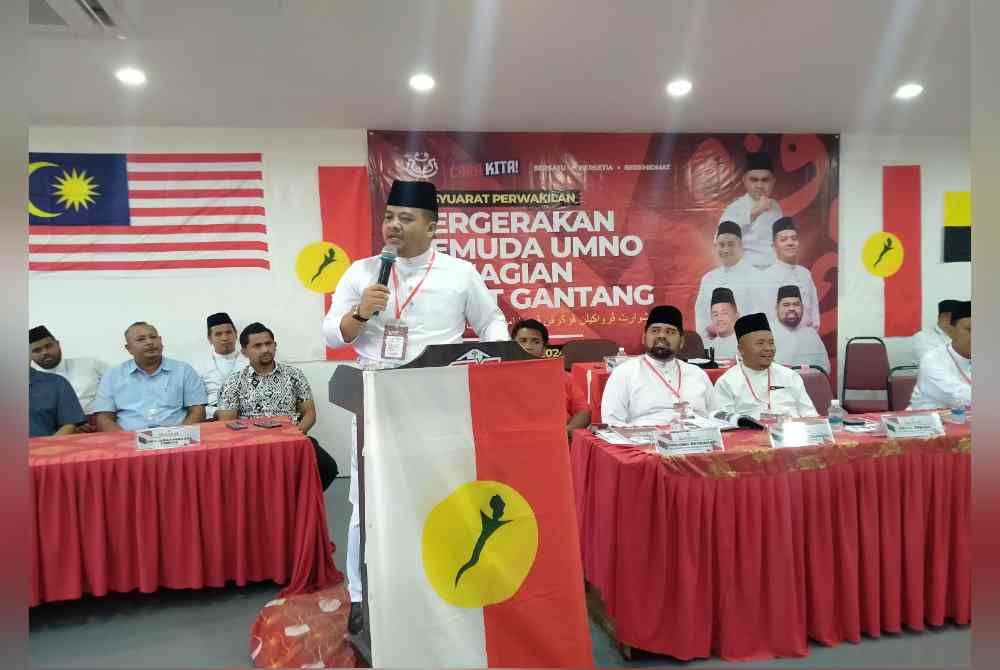 Mohammad Sollehin ketika berucap sempena Mesyuarat Perwakilan Pemuda UMNO Bukit Gantang di Dewan UMNO Bukit Gantang pada Ahad.