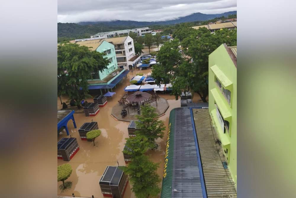 Keadaan banjir melanda Penampang.