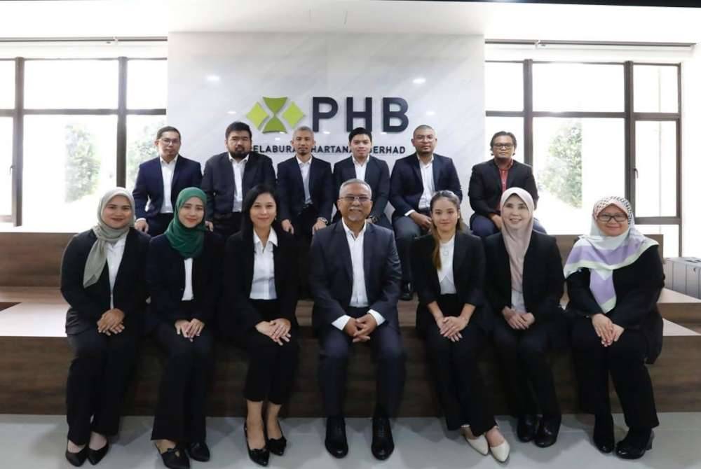 PHBAM yang diterajui Zulkifli (duduk depan, tengah) selaku CEO menyasarkan peningkatkan dana AHB dari RM5 bilion kepada RM20 bilion menjelang tahun 2030.