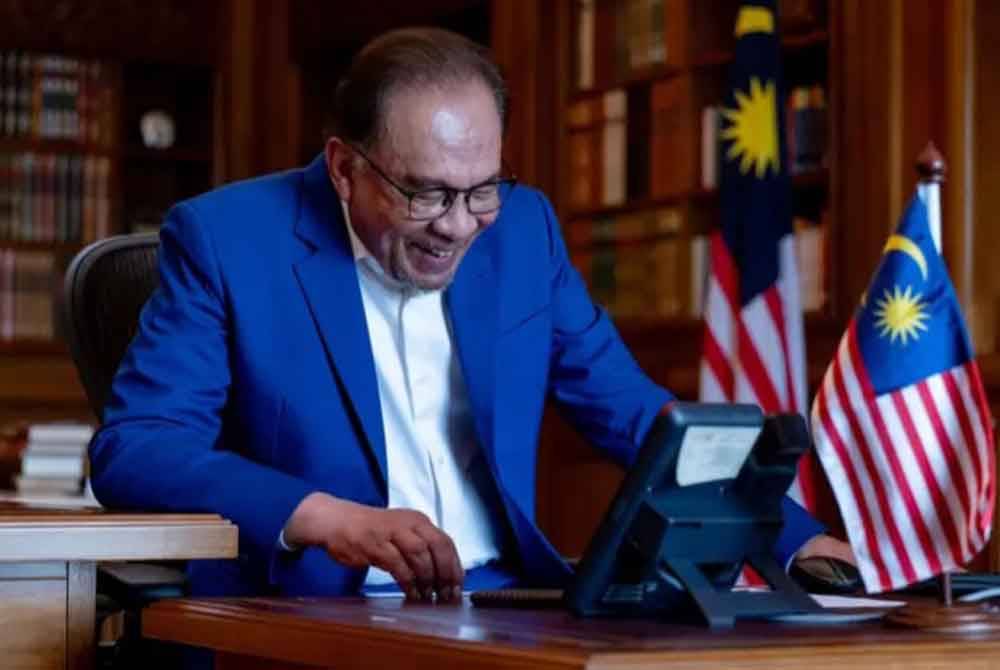 Anwar sewaktu panggilan telefon dengan Presiden Terpilih Indonesia merangkap Menteri Pertahanan, Prabowo Subianto pada Isnin.