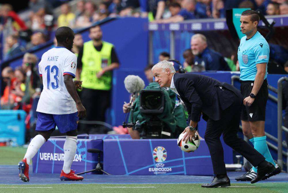 Deschamps mahu pemain lebih tajam di depan gol lawan menjelang aksi suku akhir Euro berdepan Portugal pada Sabtu. Foto EPA