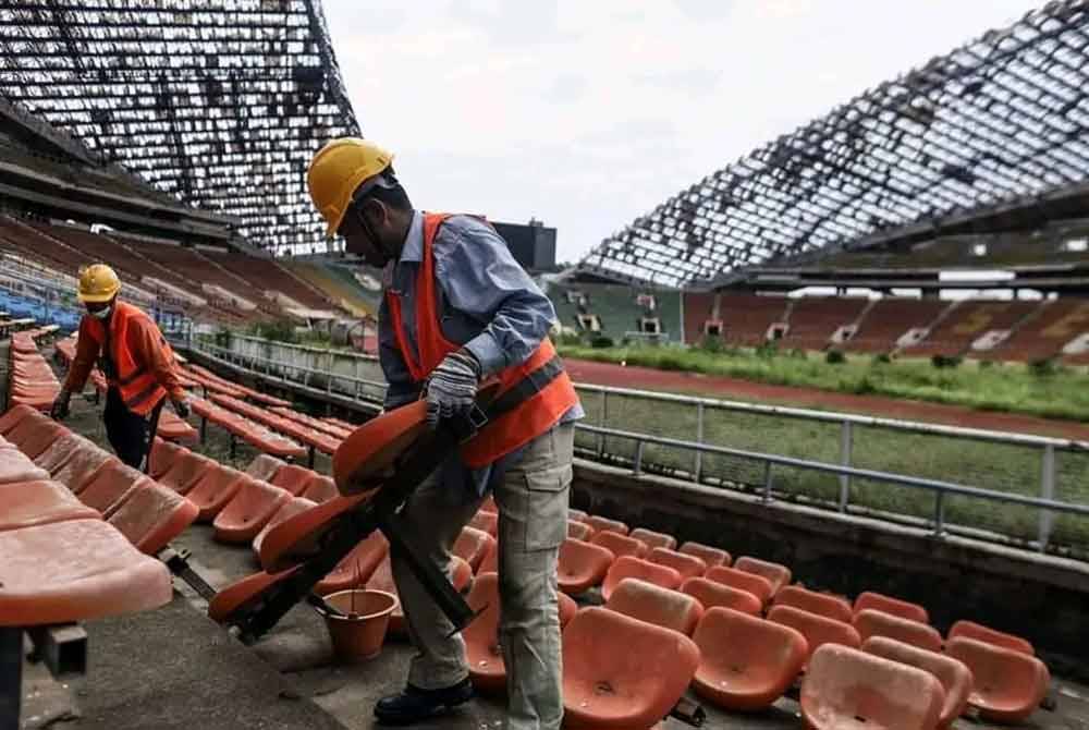 Kerusi Stadium Shah Alam yang masih elok akan ditawarkan secara percuma kepada PBT dan pejabat daerah di negeri ini.