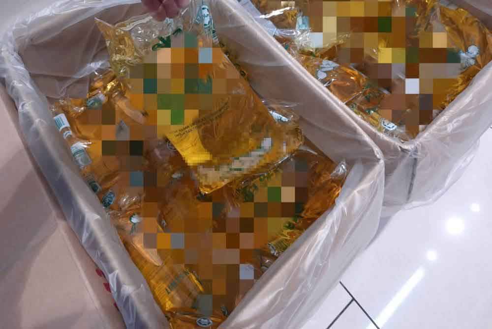 Aktiviti penipuan penjualan minyak masak paket secara dalam talian didapati masih lagi berlaku berdasarkan pemantauan KPDN. Gambar hiasan