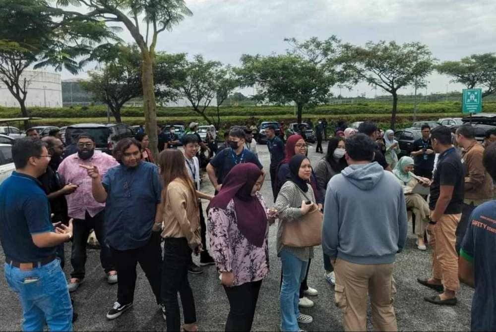 Gambar tular insiden kebocoran gas di Southern Support Zone Sepang Aircraft Engineering, Lapangan Terbang Antarabangsa Kuala Lumpur (KLIA), pada Khamis.