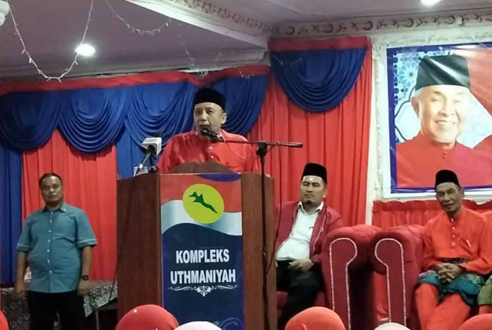 Ahmad Jazlan berucap pada Majlis Penutup mesyuarat perwakilan UMNO Bahagian Pasir Puteh Kali Ke-30 pada Jumaat.