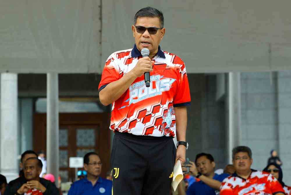 Saifuddin Nasution bercakap pada sidang media selepas Larian Hari Polis 'Community Safety Run' sempena Peringatan Hari Polis ke-217 di Dataran Putrajaya pada Sabtu. Foto Bernama