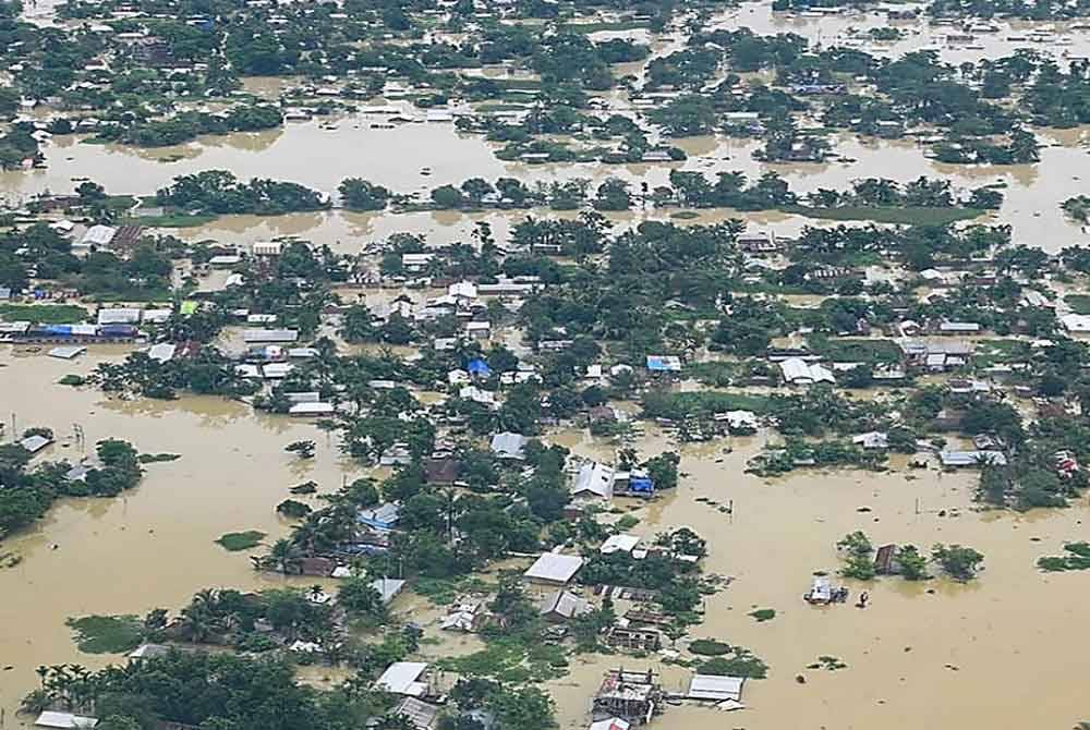 Banjir telah menjejaskan kira-kira 2.3 juta orang di 28 daripada 35 daerah di Assam dan mengorbankan puluhan orang serta lebih 100 haiwan di Taman Negara Kaziranga yang terkenal dalam beberapa hari kebelakangan ini.