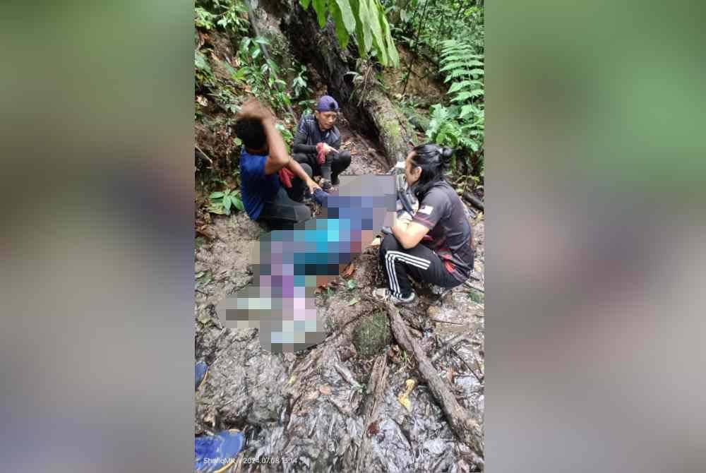 Keadaan mangsa yang terjatuh ke dalam gaung ketika menuruni puncak Gunung Korbu pada Isnin. Foto JBPM Perak.