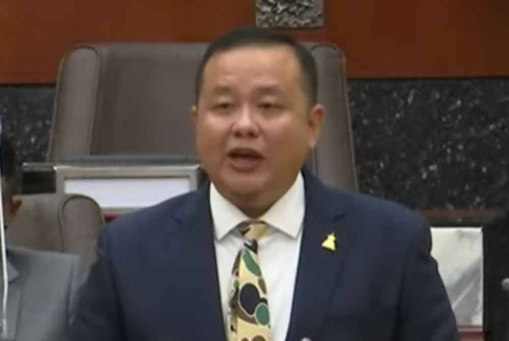 Rizam semasa sesi Penggulungan Usul Kajian Separuh Penggal RS1 pada sidang DUN Selangor pada Selasa.