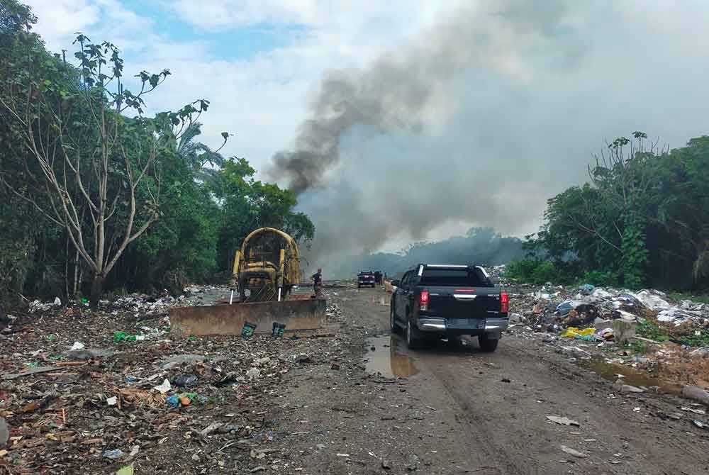 Pembakaran e-waste dan plastik secara terbuka di Kampung Sijangkang mencetuskan kemarahan penduduk setempat. - Foto: MPKL