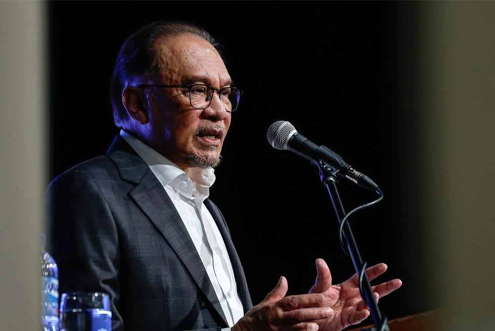 Perdana Menteri Datuk Seri Anwar Ibrahim menyampaikan ucapan pada Global Madani Forum 2024 pada Khamis. Foto Bernama