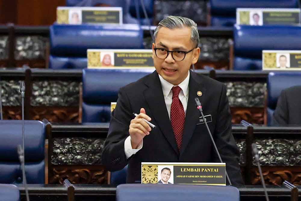 Menteri Komunikasi merangkap Ahli Parlimen Lembah Pantai Fahmi Fadzil pada Persidangan Dewan Rakyat sempena Mesyuarat Kedua, Penggal Ketiga Parlimen Kelima Belas di Bangunan Parlimen hari ini. Foto Bernama