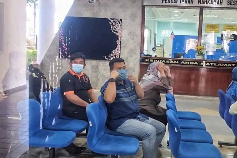 Tiga kakitangan PBT mengaku tidak bersalah di Mahkamah Sesyen di Melaka, pada Khamis atas pertuduhan menerima suapan.