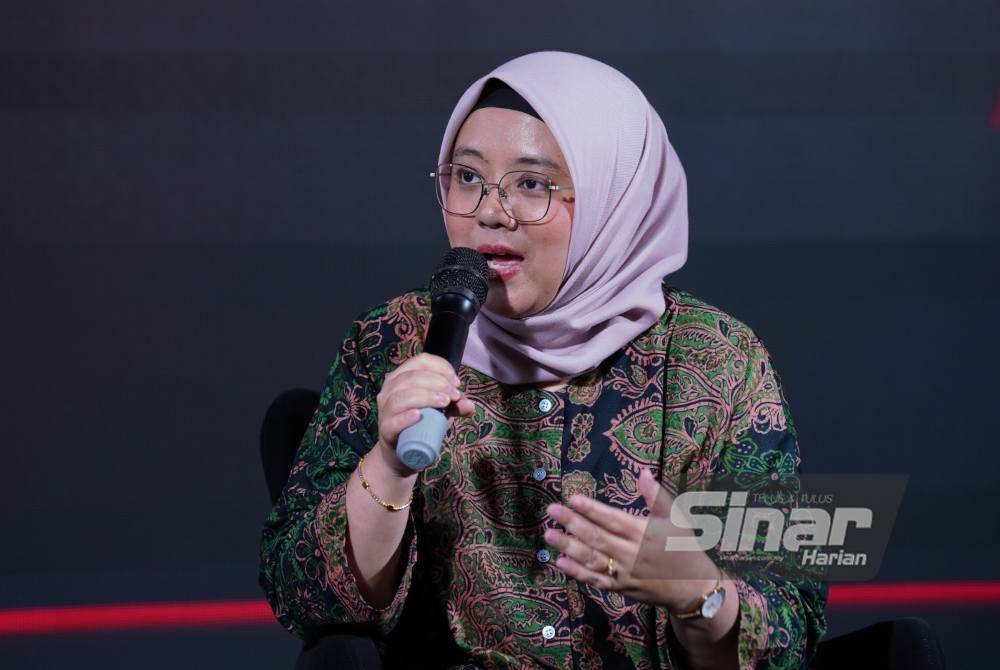 Aira Azhari ketika menjadi panel Wacana Sinar edisi 447 bertajuk “Nak Peruntukan Kena yang berlangsung di Kompleks Kumpulan Karangkraf pada Rabu. Foto SINAR HARIAN / MOHD HALIM ABDUL WAHID