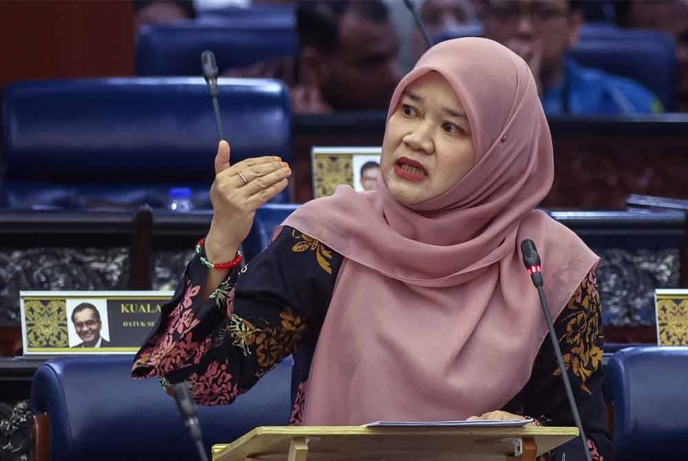 Fadhlina Sidek pada persidangan Dewan Rakyat di Bangunan Parlimen pada Jumaat. Foto Bernama