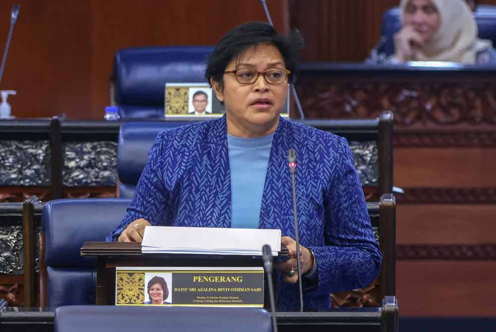 Azalina ketika sesi pengulungan Rang Undang-Undang pada Sidang Dewan Rakyat di Bangunan Parlimen pada Khamis. Foto Bernama