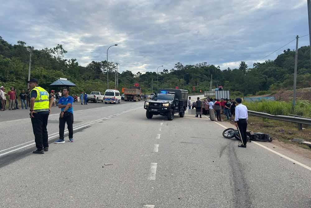 Seorang remaja yang baru selesai kelas mengaji maut apabila motosikal yang diboncengnya terlibat dalam kemalangan dengan sebuah lori, pada petang Khamis.