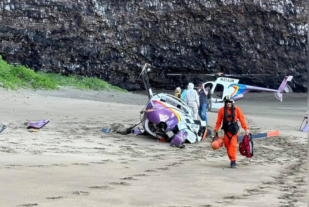 Seorang disahkan maut dan dua lagi masih hilang selepas sebuah helikopter terhempas ke laut di Kauai, Hawaii pada Khamis. Foto Agensi