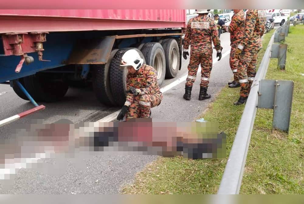 Seorang wanita dilaporkan parah selepas terlibat kemalangan dengan sebuah treler di Jalan Masjid KLIA, Sepang pada Jumaat.