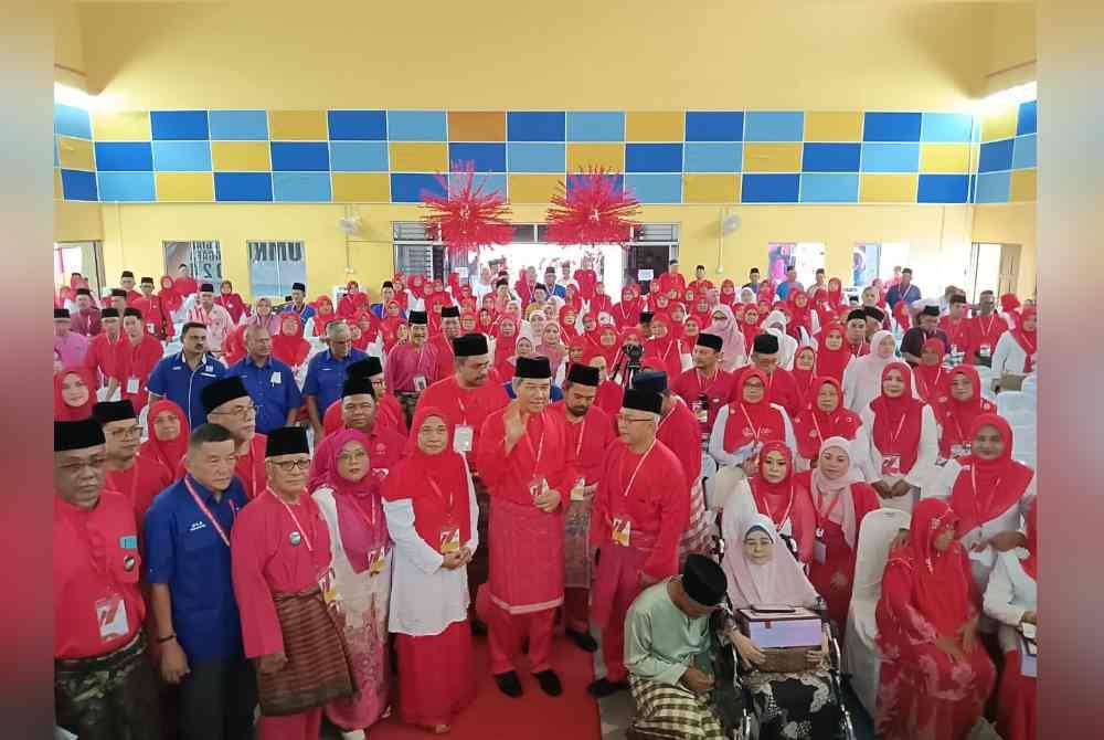 Mesyuarat Perwakilan UMNO Bahagian Tenggara di Dewan Seri Sayong, Felda Sungai Sayong pada Sabtu.