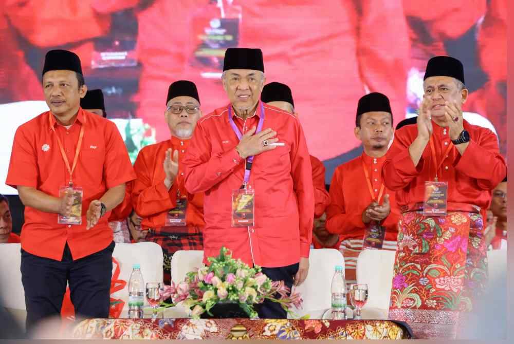 Ahmad Zahid (tengah) hadir pada Majlis Perasmian Mesyuarat UMNO Bahagian Kuala Nerus Kali Ke-36 pada Sabtu. Foto Bernama