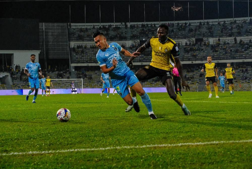 Aksi perlawanan Liga Super di antara Perak FC dengan Penang FC berkesudahan tuan rumah tewas 0-2 di Stadium Perak pada Sabtu.