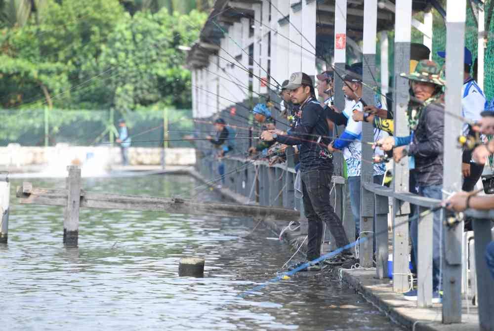 Sebahagian peserta menyertai pertandingan itu.