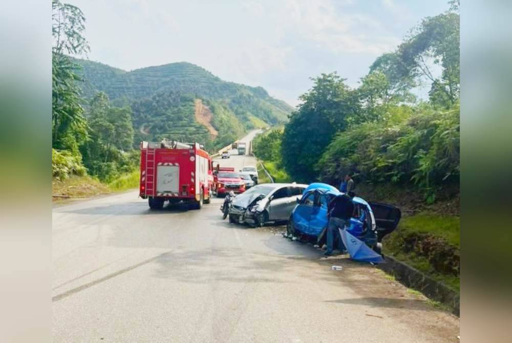 Seorang warga emas maut selepas kereta yang dinaiki bersama suami dipercayai hilang kawalan dan kemudian berpusing serta masuk ke laluan bertentangan sebelum merempuh kenderaan lain di kilometer 60 Jalan Gua Musang-Lojing di Gua Musang pada Ahad.