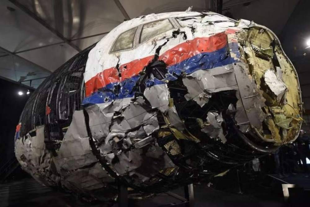 Pada 17 Julai 2014, MH17 yang dalam perjalanan dari Amsterdam ke Kuala Lumpur ditembak jatuh oleh peluru berpandu BUK semasa terbang melewati kawasan dilanda konflik di timur Ukraine sehingga mengorbankan kesemua penumpang. Foto AFP