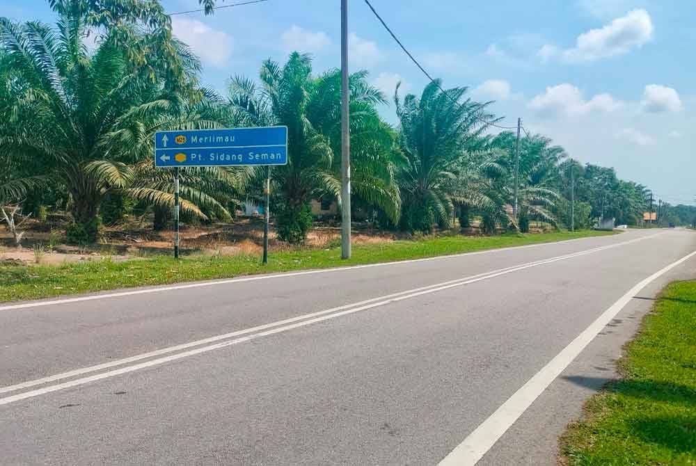 Keluarga suspek menetap di Kampung Parit Sidang Seman, Sungai Rambai.