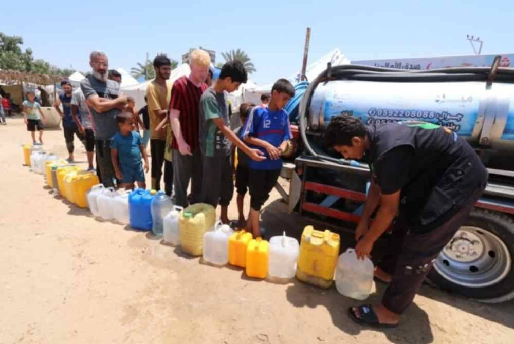 Pasaraya Econsave membekalkan antara 4,000 hingga 8,000 liter air bersih setiap hari kepada penduduk Gaza di kem-kem pelarian di Palestin.