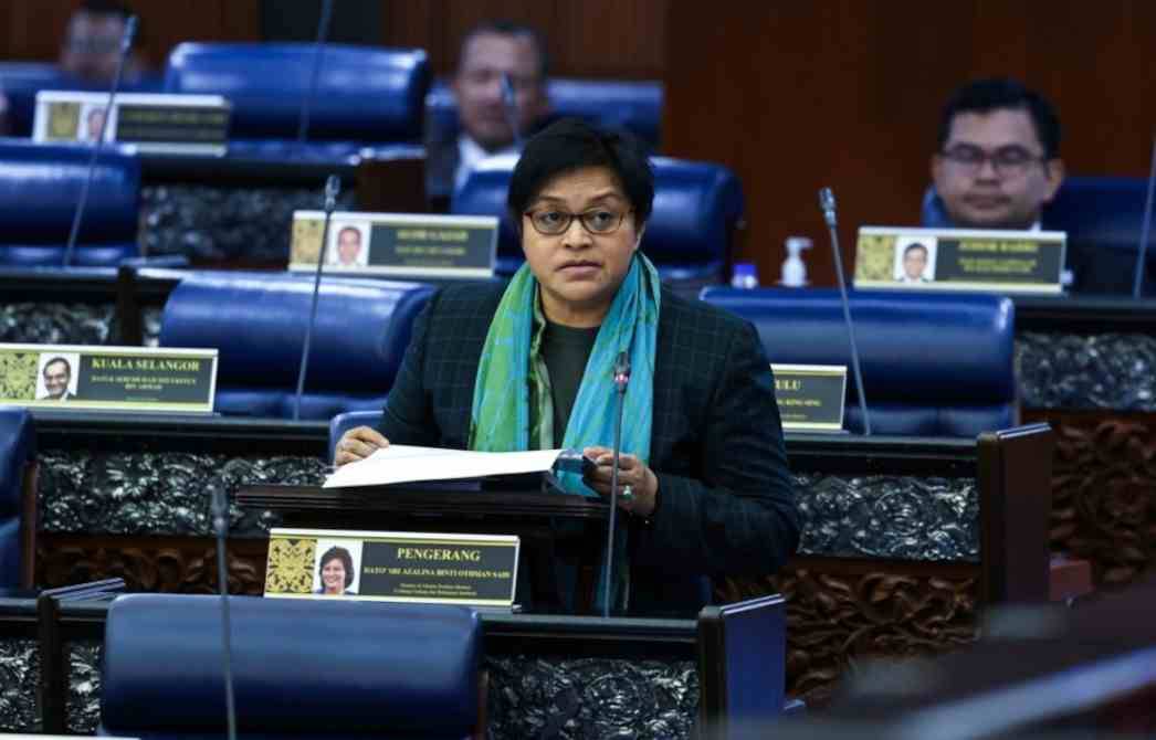 Azalinaketika Persidangan Dewan Rakyat sempena Mesyuarat Kedua, Penggal Ketiga Parlimen Kelima Belas di Bangunan Parlimen hari ini.
Foto Bernama