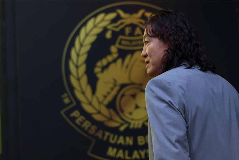 Kim Pan Gon ketika mengumumkan perletakan jawatan sebagai ketua jurulatih skuad Negara pada sidang media khas di Wisma Persatuan Bolasepak Malaysia (FAM) pada Selasa. Foto Bernama