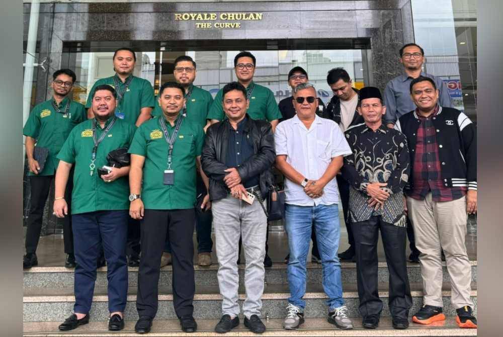 Azlan (depan, kiri) mengetuai Findco Investors Berhad dalam perbincangan bersama jaringan usahawan Indonesia di ibu negara baru-baru ini.