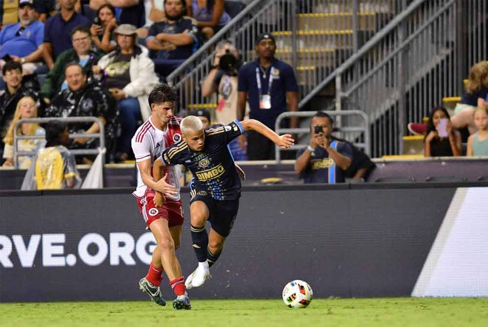 Cavan Sullivan (kanan) membuat debut pertama bersama skuad senior Philadelphia Union pada Khamis. - Foto Agensi