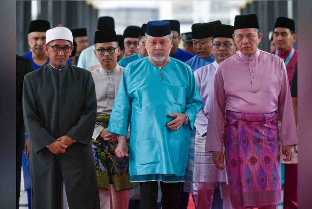 Sultan Ibrahim berkenan berangkat menunaikan solat Jumaat dan mendengar khutbah Jumaat khas bersempena Istiadat Pertabalan Yang di-Pertuan Agong ke-17 di Masjid Negara. Foto Bernama