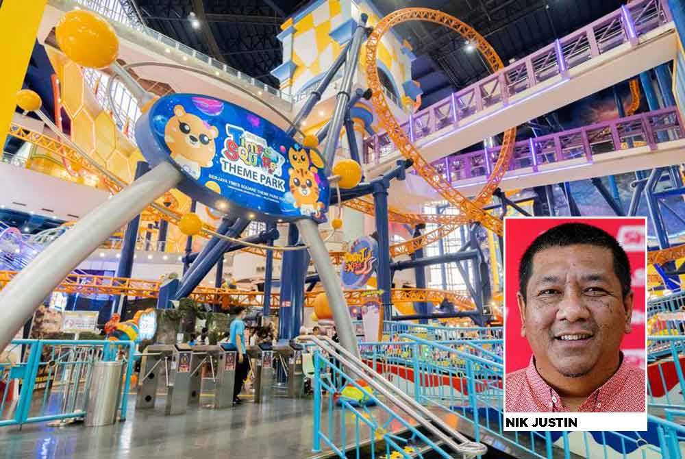 Sebanyak 100 tiket Taman Tema Berjaya Times Square akan diberikan kepada pengunjung bertuah sempena Karnival Rakyat Karangkraf.