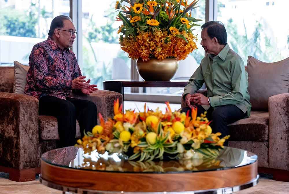 Sultan Brunei Sultan Hassanal Bolkiah berkenan menerima menghadap Perdana Menteri, Datuk Seri Anwar Ibrahim di Kuala Lumpur pada Sabtu. Foto FB Anwar Ibrahim