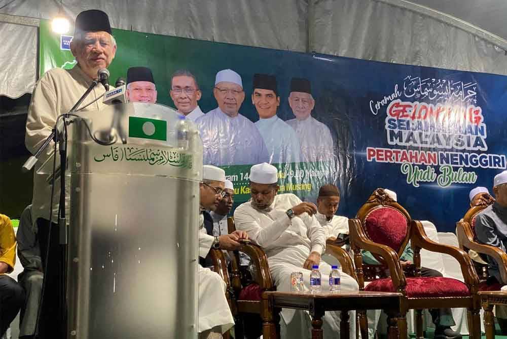 Kamarudin semasa berucap pada Ceramah Gelombang Selamatkan Malaysia dan Pelancaran Jentera PN PRK Nenggiri di Pusat Tarbiah Limau Kasturi 2, di Gua Musang pada Sabtu.