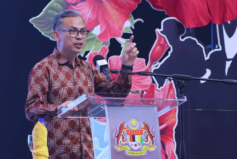 Fahmi berucap pada Majlis Pelancaran Bulan Kebangsaan dan Kibar Jalur Gemilang 2024 di Cyberjaya hari ini. Foto Bernama