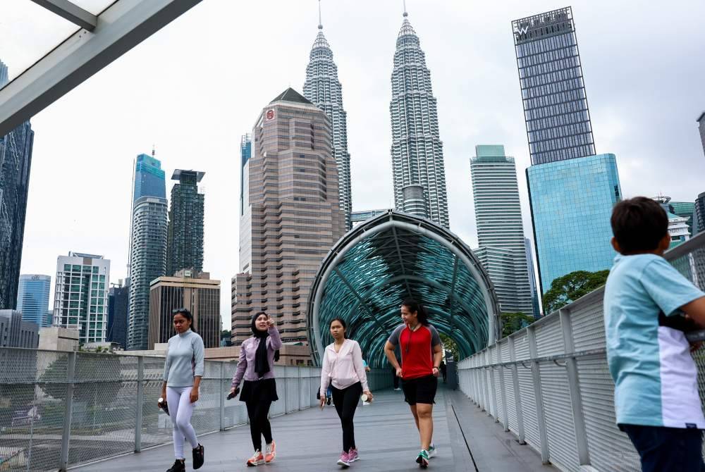 Langkah kerajaan melakukan segmentasi sektor pelancongan dalam usaha menarik lebih ramai pelancong berkualiti dan berpendapatan tinggi ke negara ini perlu dilihat dalam skop menyeluruh. Gambar fail