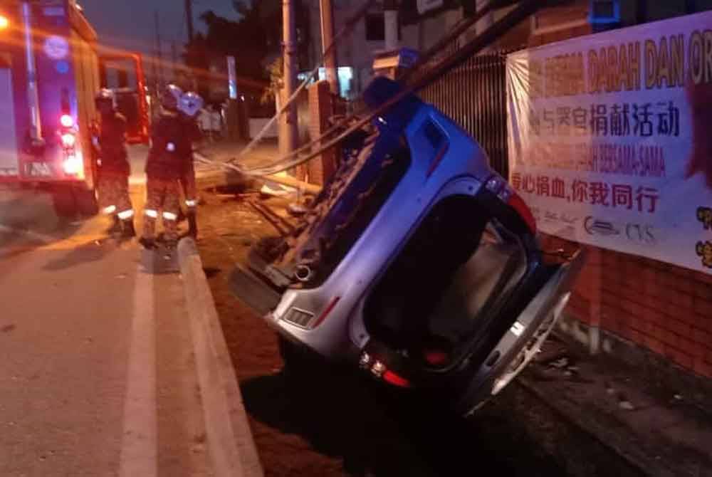 Keadaan kereta Myvi yang dipandu mangsa.