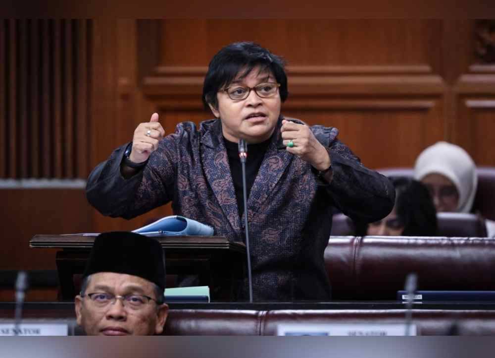 Azalina Foto Bernama