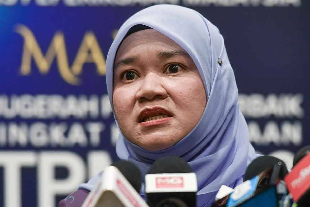 Fadhlina ketika sidang media selepas merasmikan Majlis Anugerah Pelajar Terbaik Sijil Tinggi Persekolahan Malaysia (STPM) dan Ujian Bahasa Inggeris Universiti Malaysia (MUET) 2023 di sini, pada Selasa. Foto Bernama