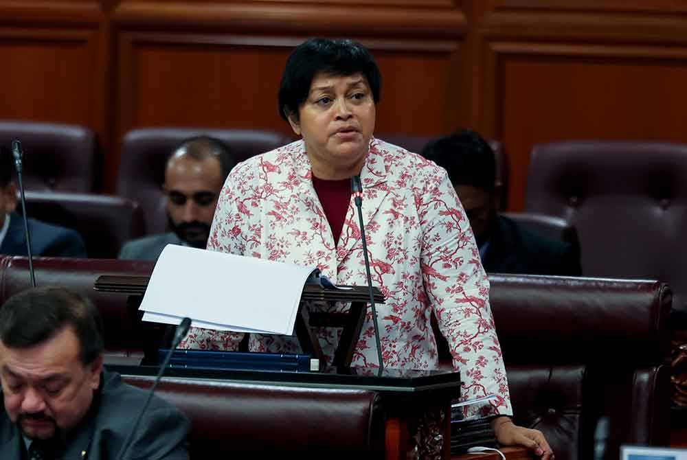 Azalina pada Persidangan Dewan Negara sempena Mesyuarat Kedua, Penggal Ketiga Parlimen Ke-15 di Bangunan Parlimen pada Selasa. Foto Bernama