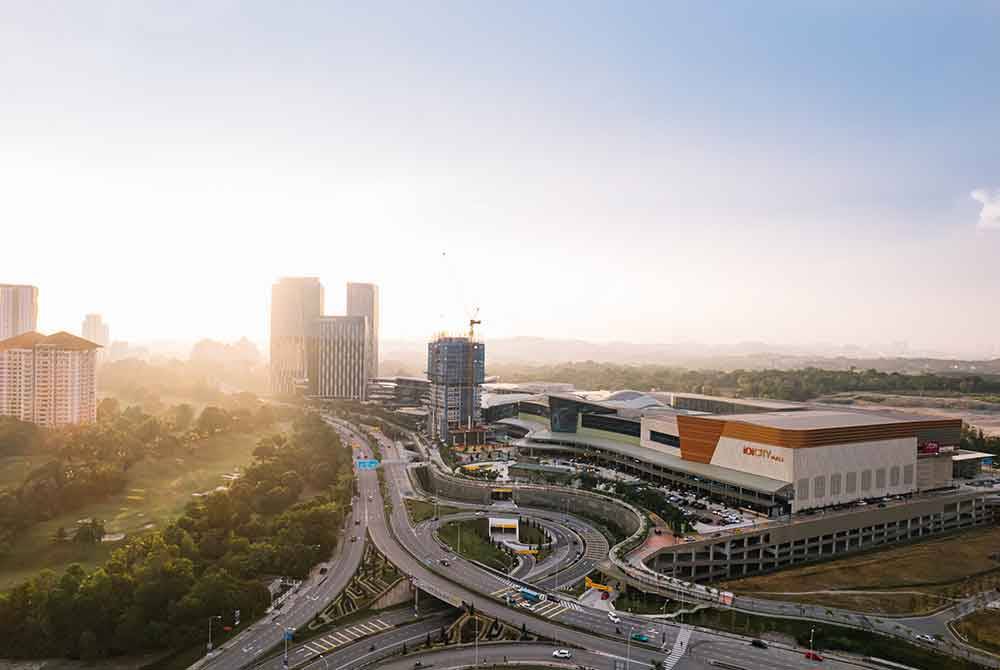 IOI City Mall merupakan pusat beli belah terbesar di Malaysia.