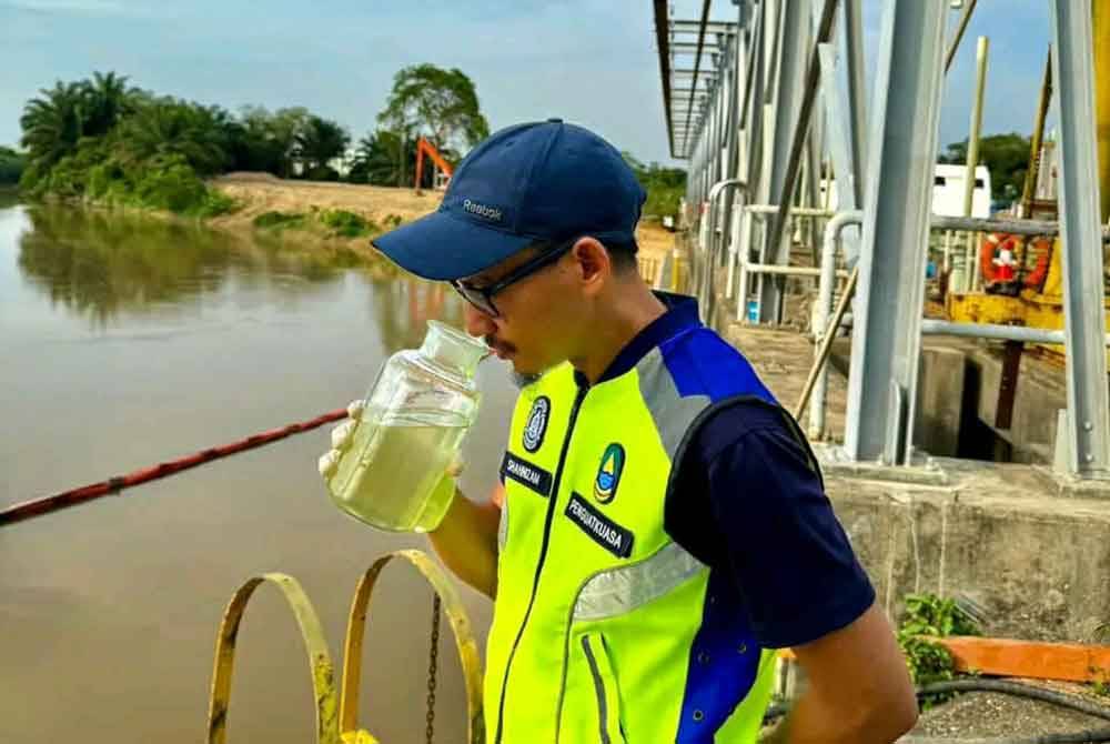 Luas menjalankan pensampelan bau bagi memantau status semasa air sungai.